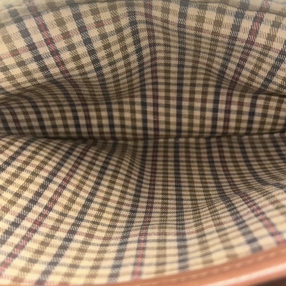 Guess purse in the color beige and brown - Picture 11 of 12